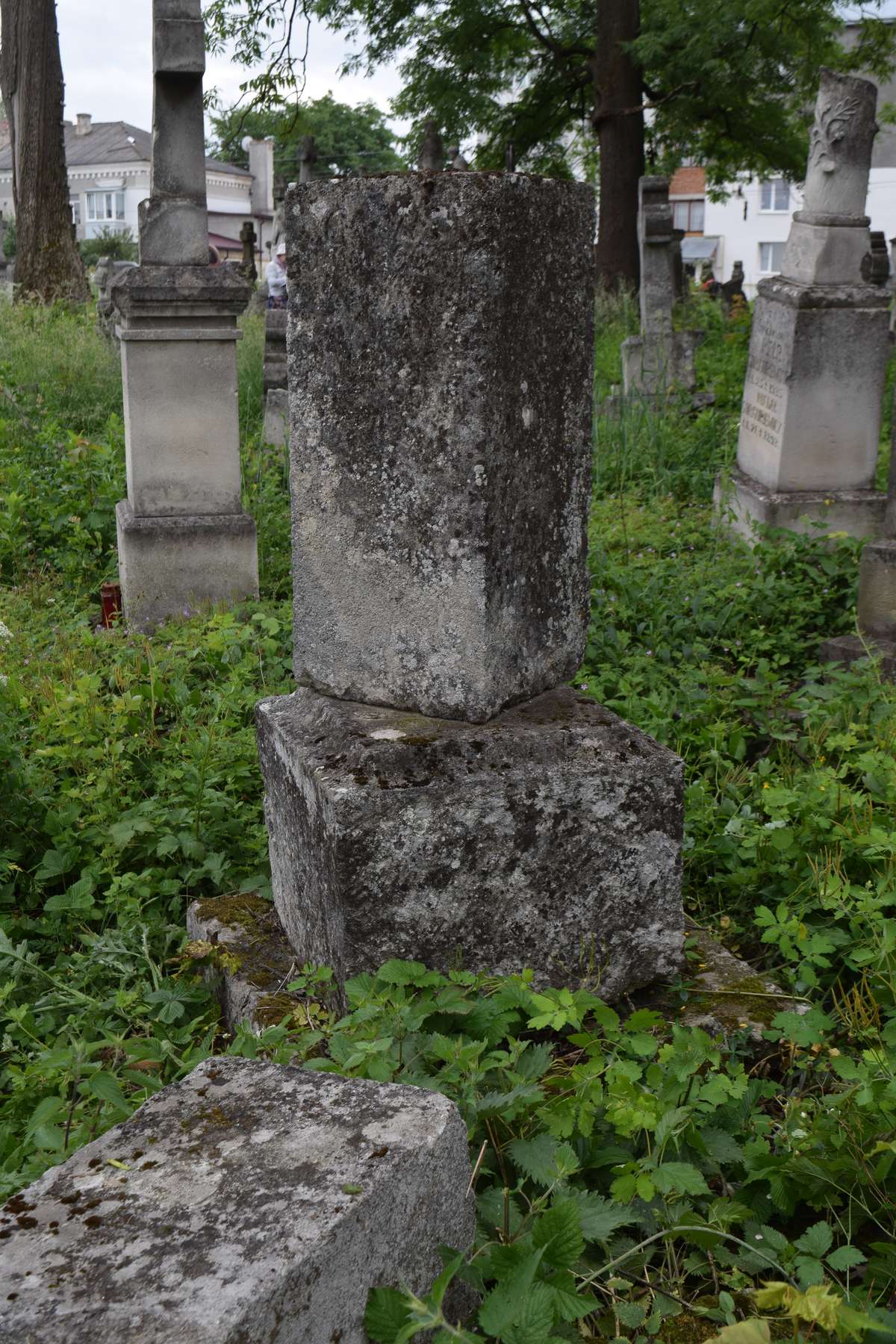 Nagrobek Michaiła  Komałowskiego, cmentarz w Zbarażu, stan z 2018