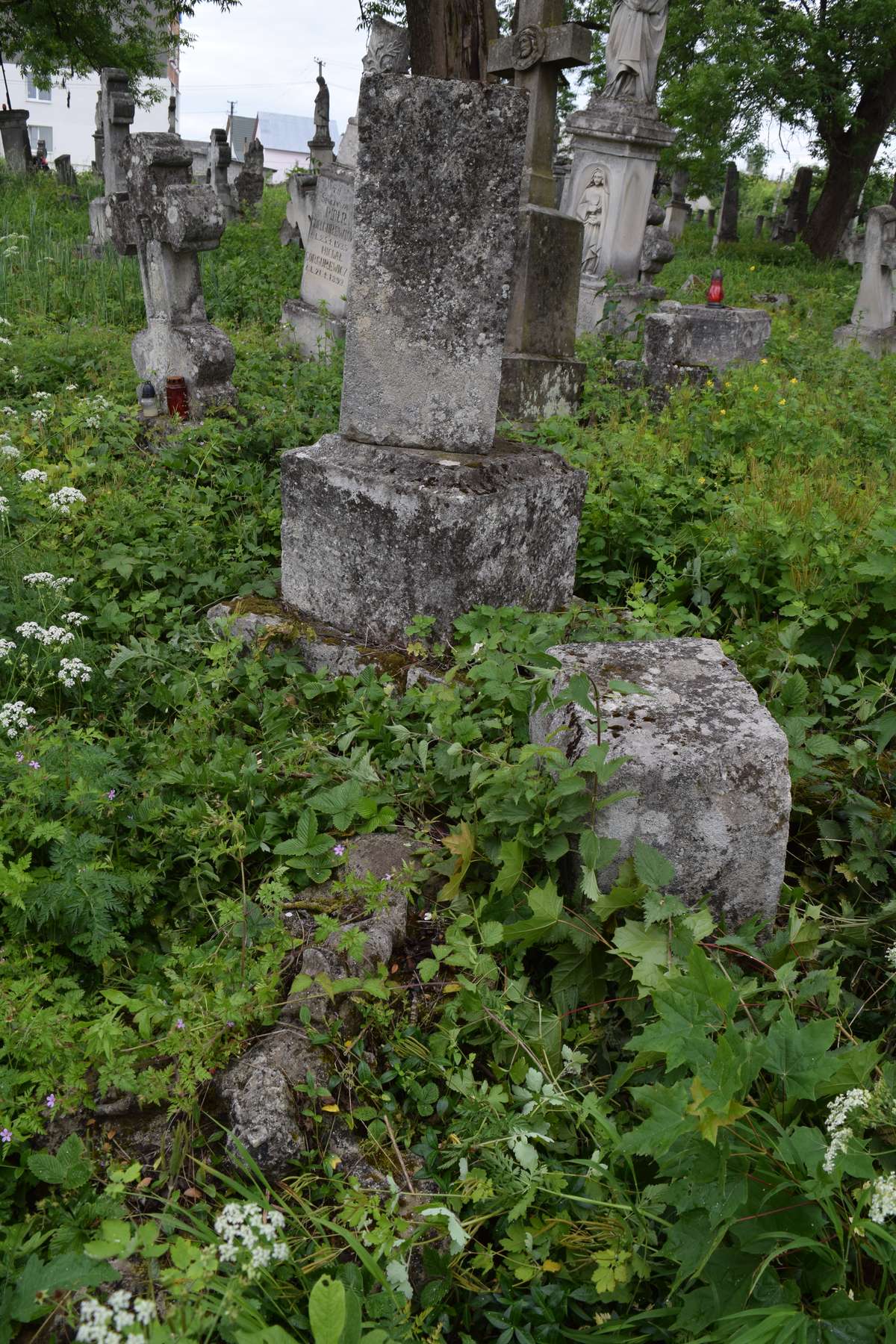 Nagrobek Michaiła  Komałowskiego, cmentarz w Zbarażu, stan z 2018