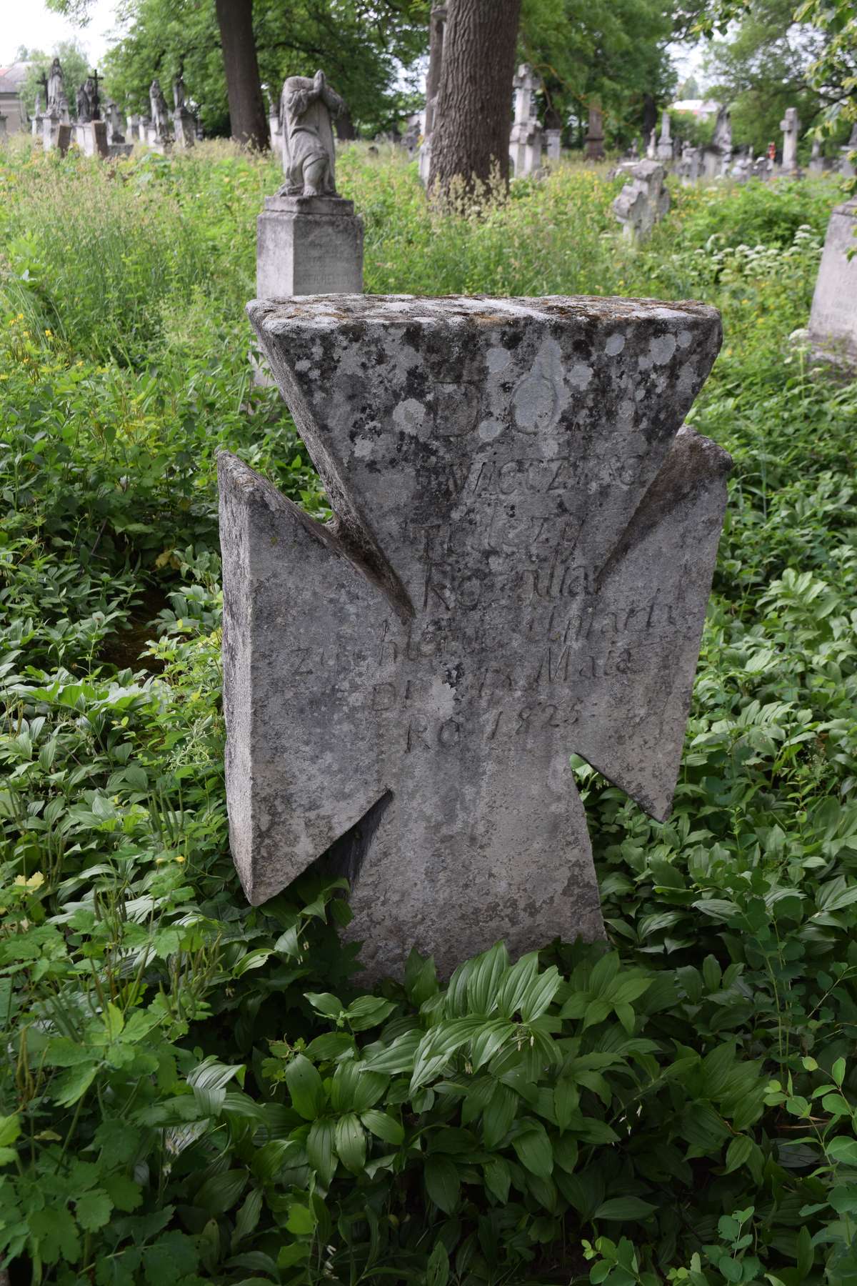 Tombstone of Rozalia Zychlewa, Zbarazh cemetery, as of 2018