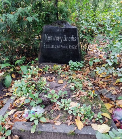 Nagrobek Ksawerego Bredisa