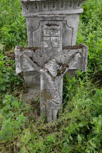 Fragment nagrobka Tadeusza Gabryeskiego, cmentarz w Zbarażu, stan z 2018