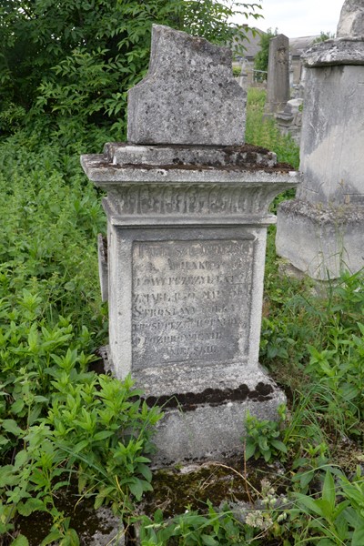 Inskrypcja nagrobka Tadeusza Gabryeskiego, cmentarz w Zbarażu, stan z 2018