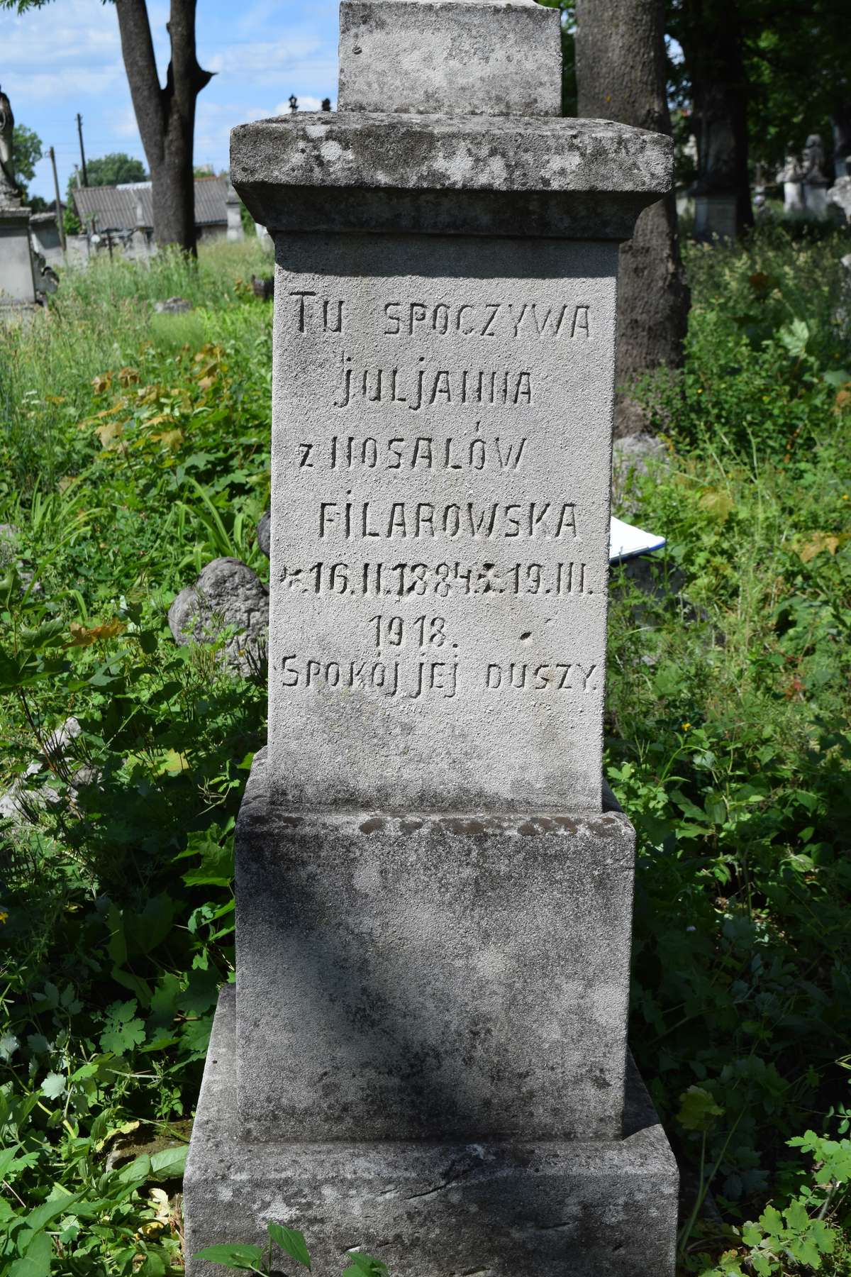 Fragment nagrobka Julianny Filarowskiej, cmentarz w Zbarażu, stan z 2018