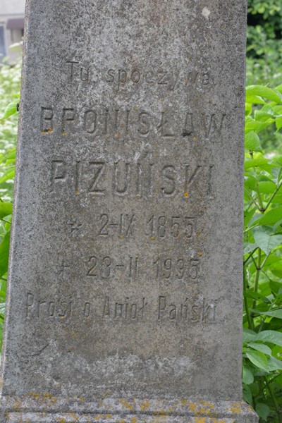 Inscription of the tombstone of Bronislaw Pizunski, Zbarazh cemetery, as of 2018