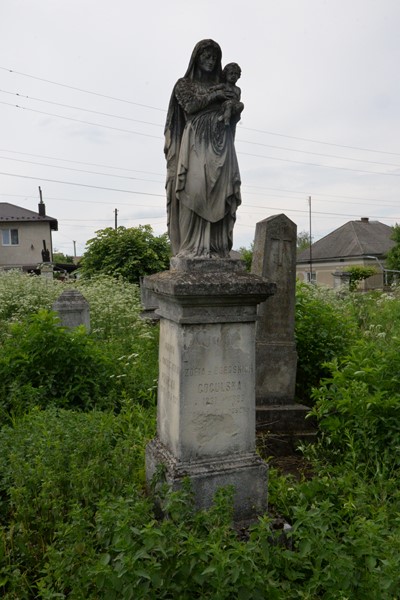 Tombstone of Joanna Pizunska and Zofia Gogulska, Zbarazh cemetery, state 2018