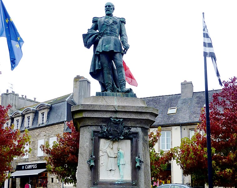 Monument to General Adolphe Le Flô in Lesneven, photo by Moreau.henri