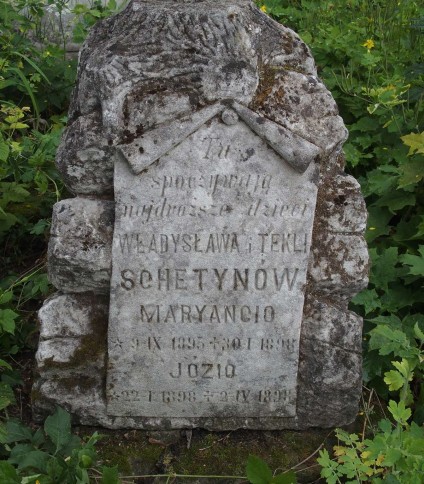 Nagrobek Mariana i Józefa Schetynów, cmentarz w Zbarażu, stan z 2018 r.