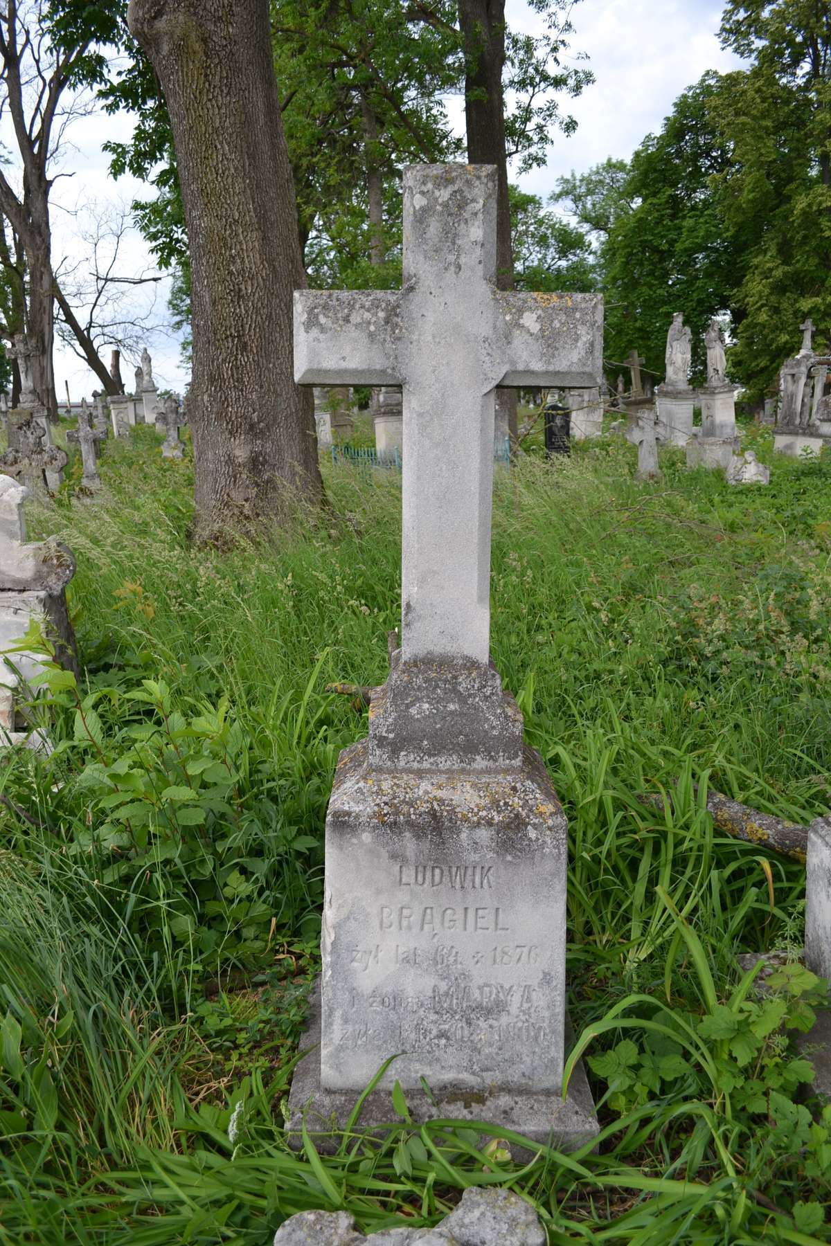 Nagrobek Ludwika i Marii Brągiel, cmentarz w Zbarażu, stan z 2018 roku