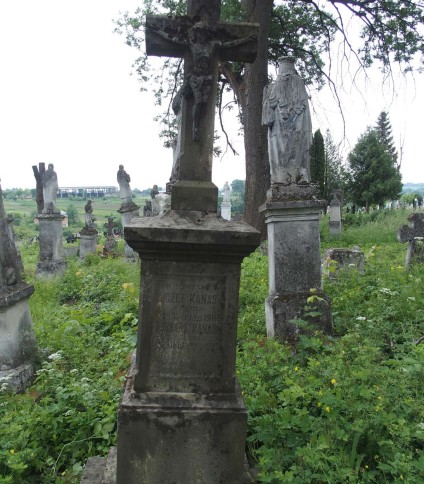 Nagrobek Józefa, Barbary i Tekli Kanas, cmentarz w Zbarażu, stan z 2018 r.