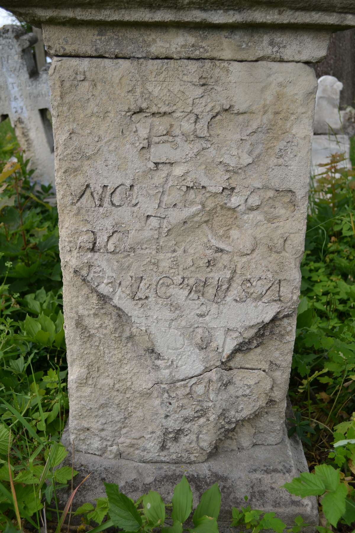 Fragment nagrobka Zuzanny N.N., cmentarz w Zbarażu, stan z 2018 roku