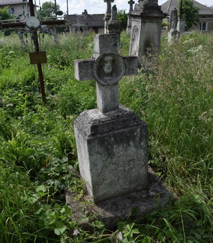 Nagrobek Mateusza Śliwińskiego, cmentarz w Zbarażu, stan z 2018