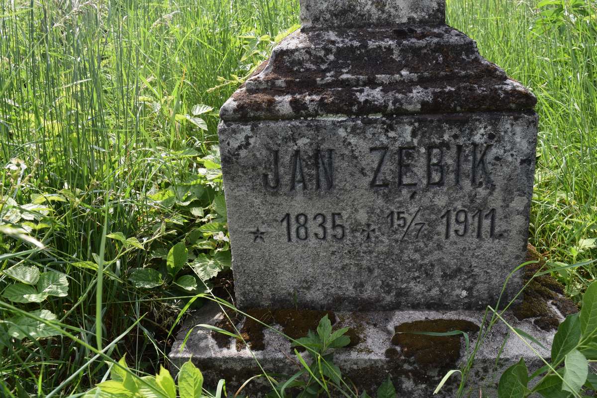Fragment nagrobka Jana Zębika, cmentarz w Zbarażu, stan z 2018