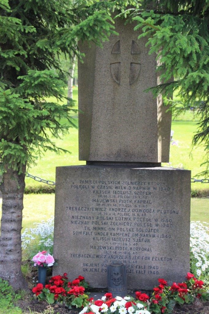 Mass grave of Polish soldiers and prisoners of war and forced labourers at the municipal cemetery