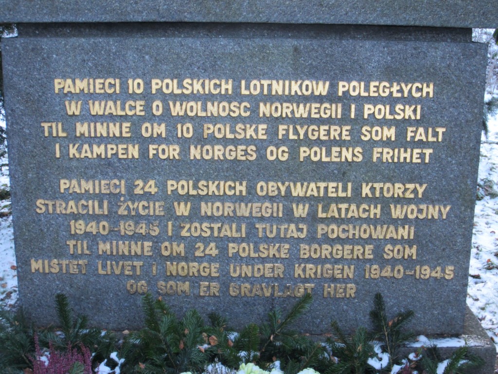 Fotografia przedstawiająca The mass grave of Polish airmen, prisoners of war and forced labourers at the \"Vestre Gravlund\" cemetery