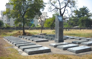Groby polskich uchodźców na cmentarzu Kolhapur Mission Cemetery (Cmentarzu Europejskim)
