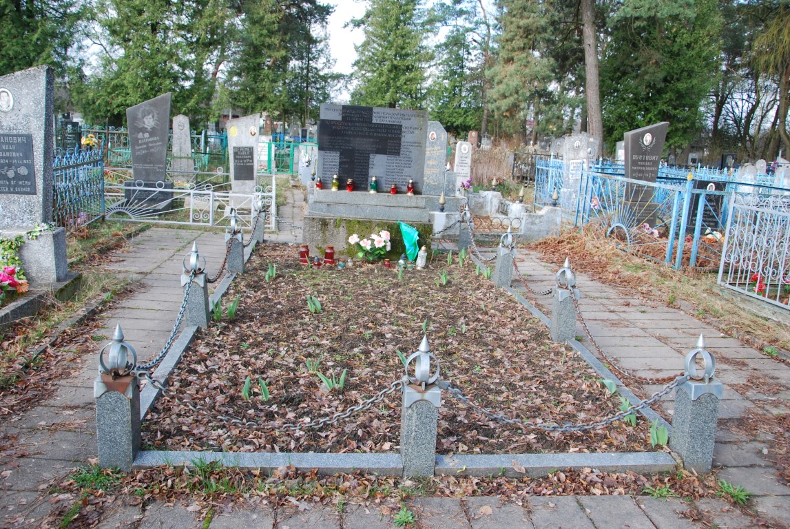 Mass grave (in the Orthodox cemetery) of Poles executed by the Nazis during World War II