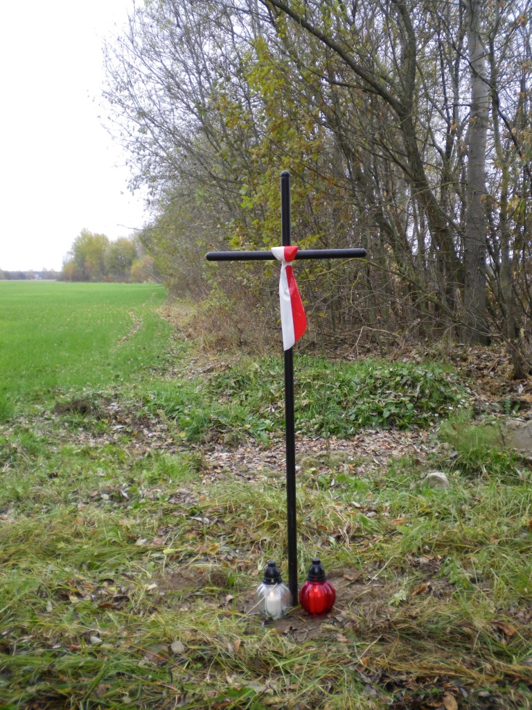 Grave of Polish officers murdered in September 1939, commemorated by a cross