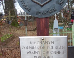 Grób ułanów poległych w 1939 r., upamiętniony krzyżem