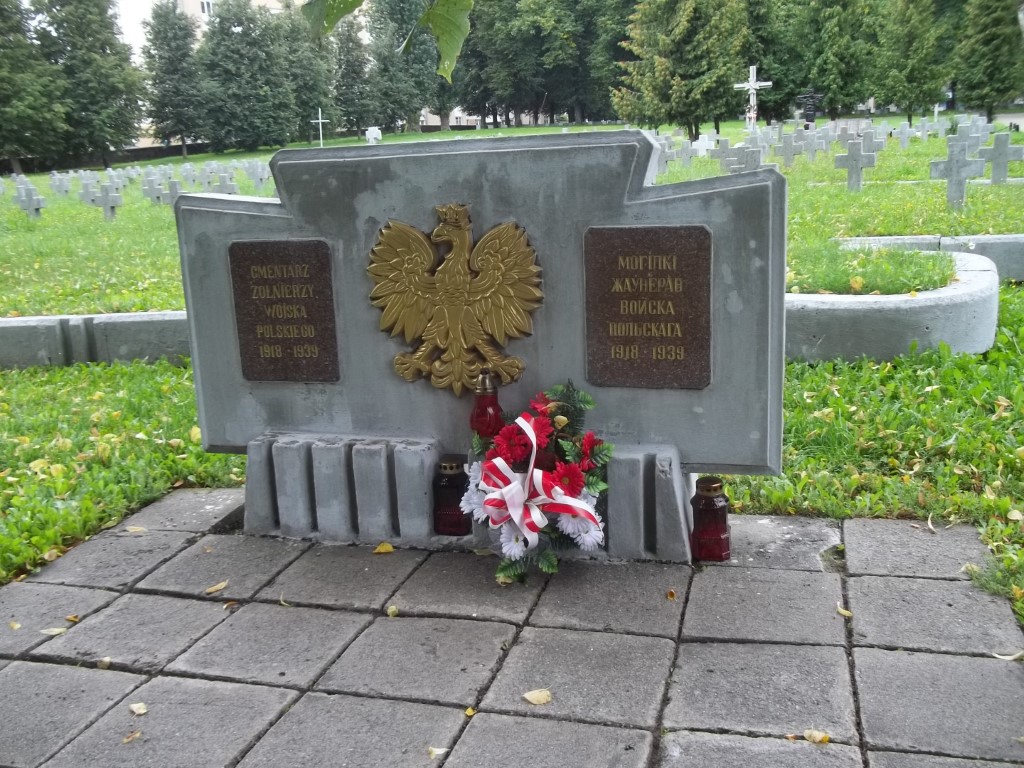 Cmentarz wojskowy przy ul. Biełusza