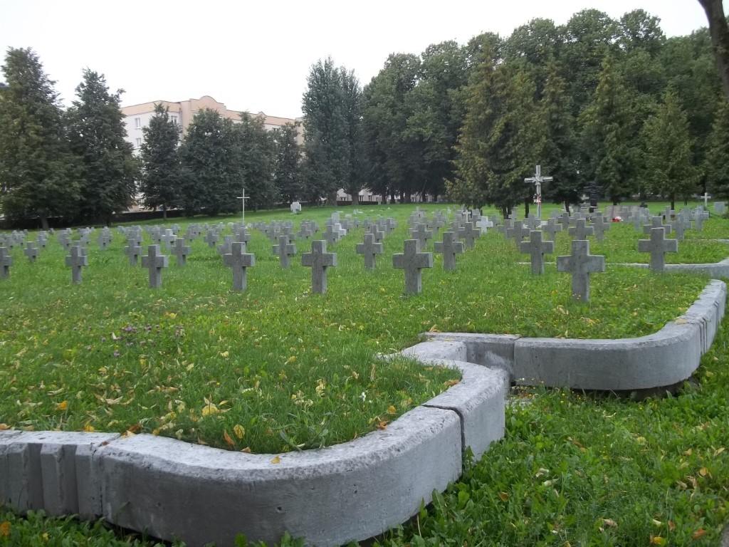 Cmentarz wojskowy przy ul. Biełusza