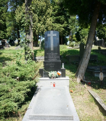 Grób Wacława Olszaka