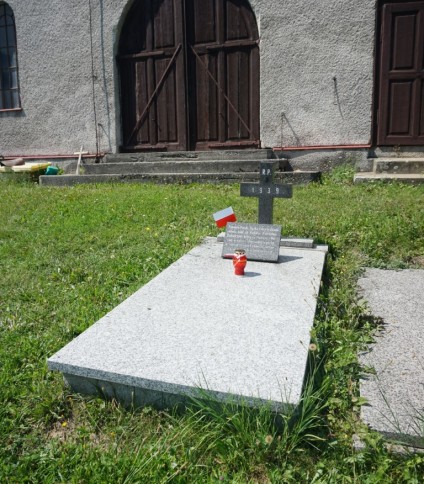 Trzy polskie groby wojenne