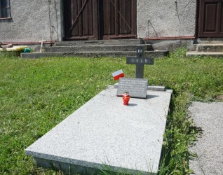 Trzy polskie groby wojenne