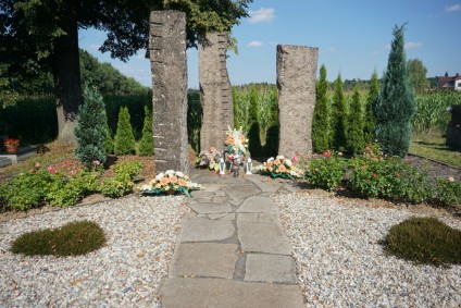 Grób 104 ofiar Polenlagru nr 32