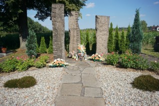 Grób 104 ofiar Polenlagru nr 32