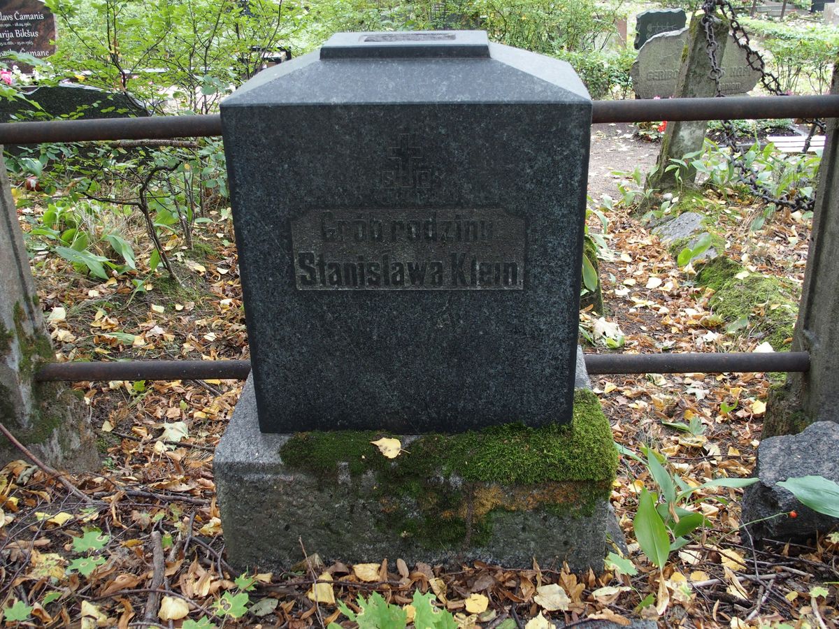 Tombstone of Stanislaw Klein, St Michael's cemetery in Riga, as of 2021.
