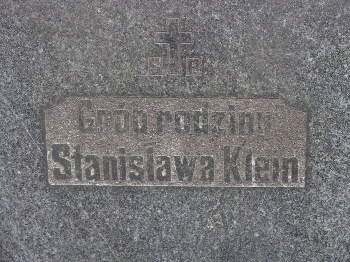 Inscription from the gravestone of Stanislaw Klein, St Michael's cemetery in Riga, as of 2021.