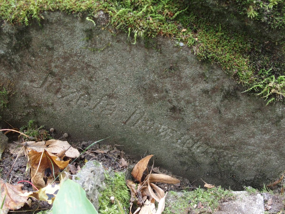 Inscription from the gravestone of Josefa Davidova, St Michael's cemetery in Riga, as of 2021.