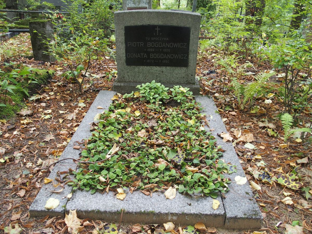 Tombstone of Donata Bogdanovich and Peter Bogdanovich, St Michael's cemetery in Riga, as of 2021.
