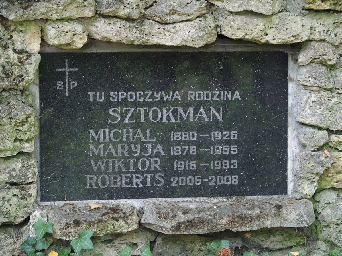 Inscription from the gravestone of Maria Stokman, Michael Stokman, Roberts Stokman and Victor Stokman, St Michael's cemetery in Riga, as of 2021.