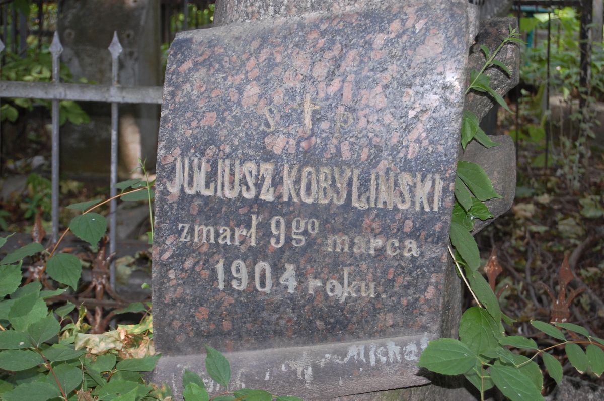 Napis z nagrobka Juliusza Kobylińskiego