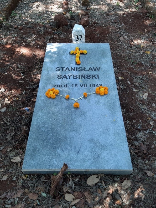 Stanisław Szybiński, Four Graves of Polish Refugees