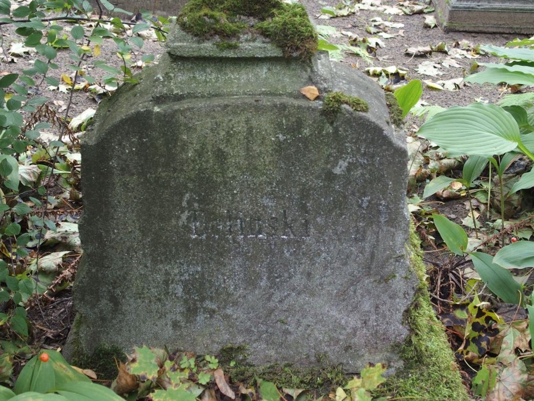 Inscription from the gravestone of N.N. Dolinski, St Michael's cemetery in Riga, as of 2021.
