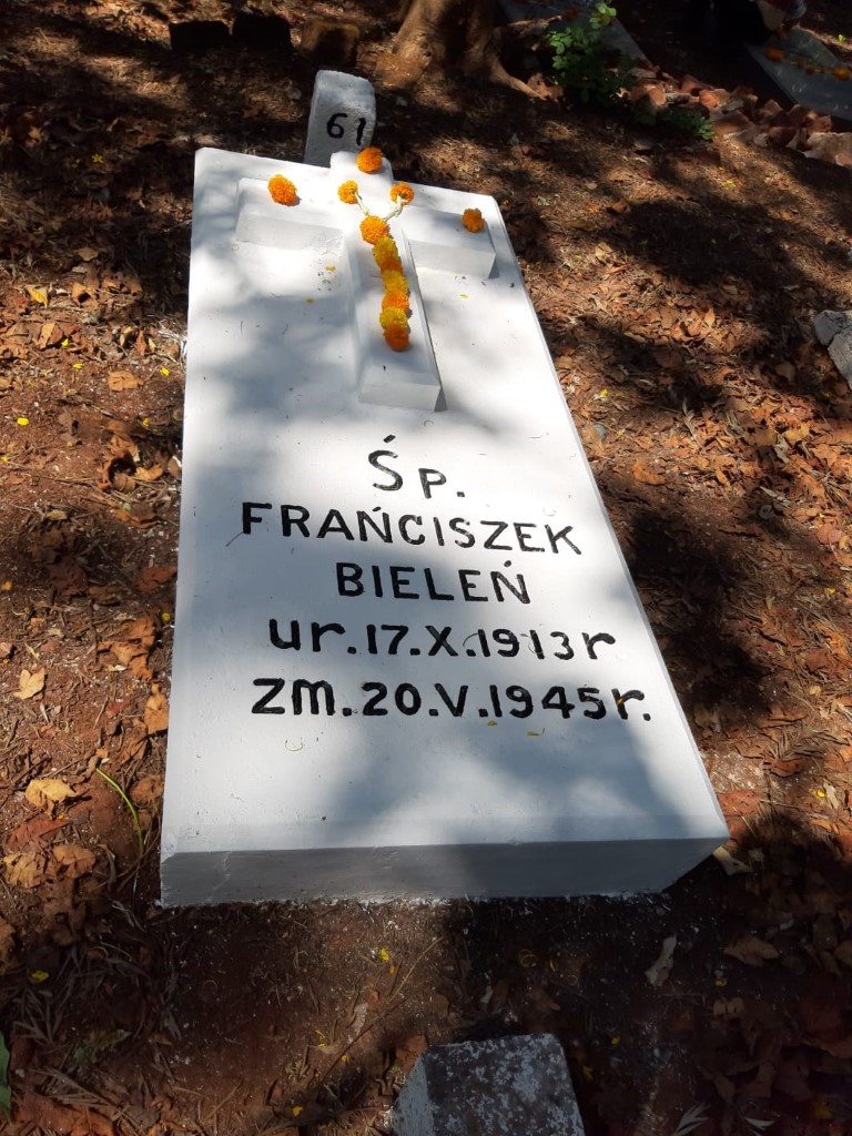 Franciszek Bieleń, Cztery groby polskich uchodźców