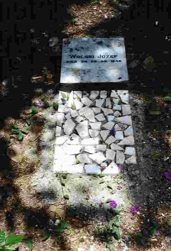 Jozef Wolski, Polish graves in the Christian cemetery of Sewri