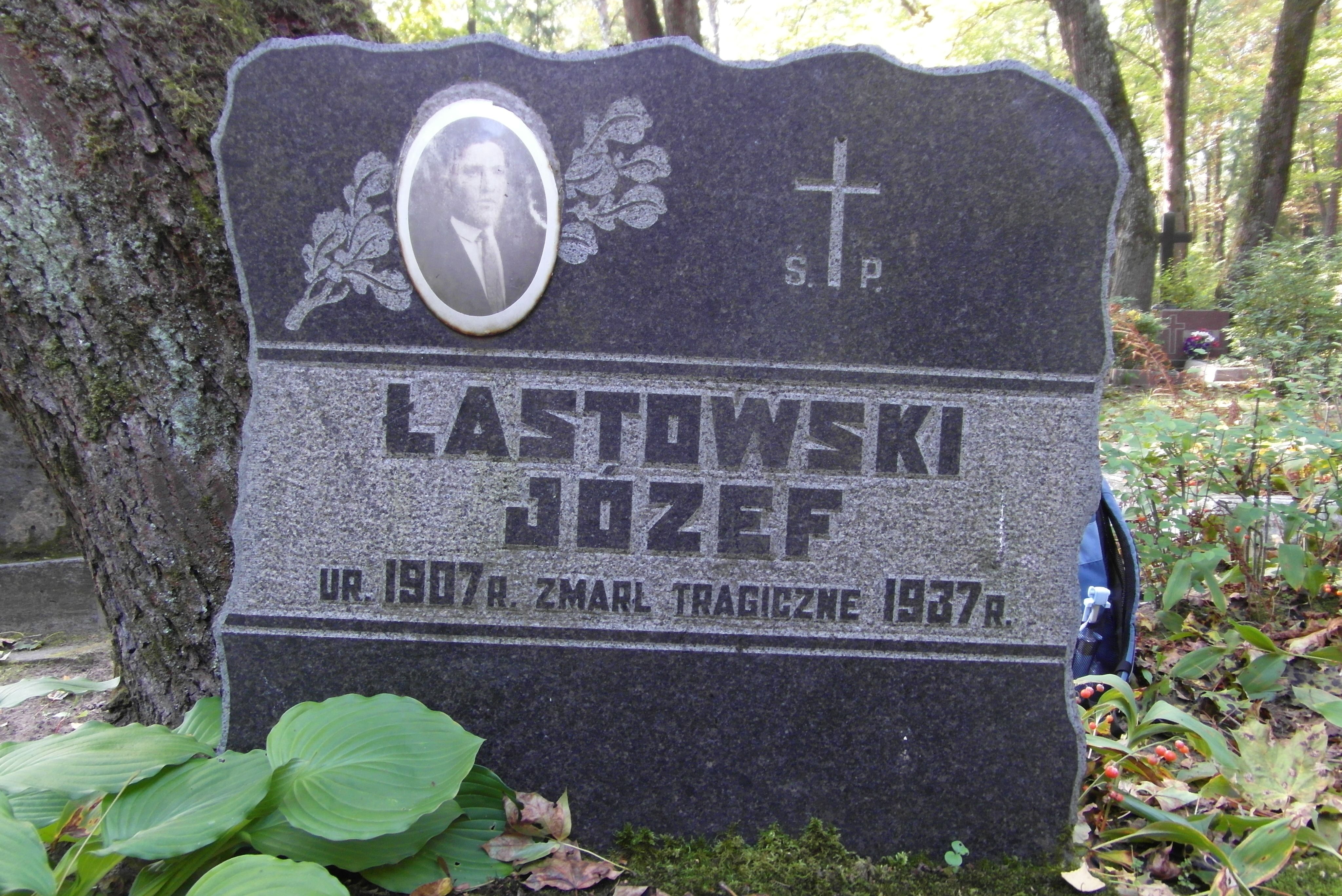 Nagrobek Józefa Łastowskiego, cmentarz św. Michała w Rydze, stan z 2021 r.