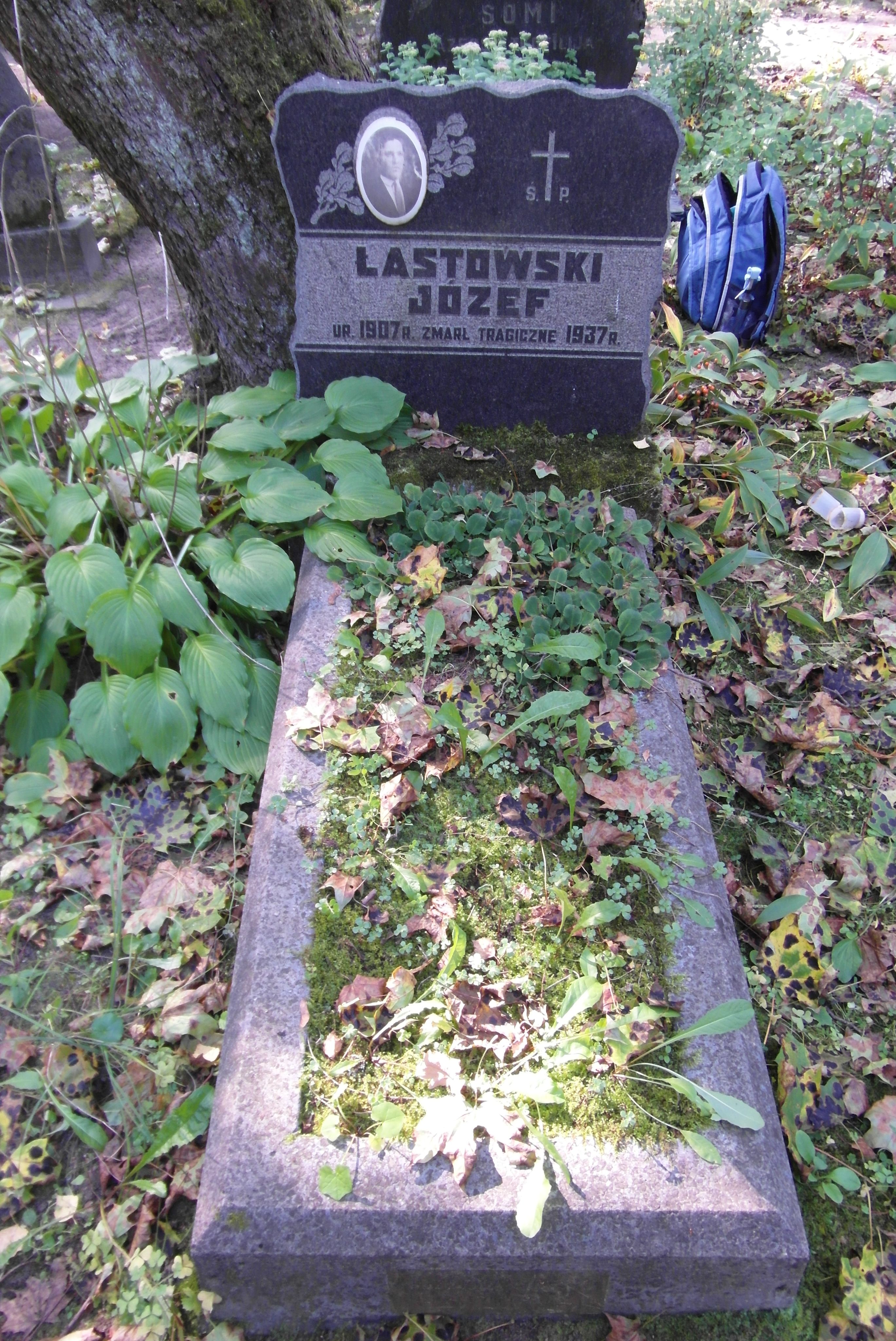 Nagrobek Józefa Łastowskiego, cmentarz św. Michała w Rydze, stan z 2021 r.