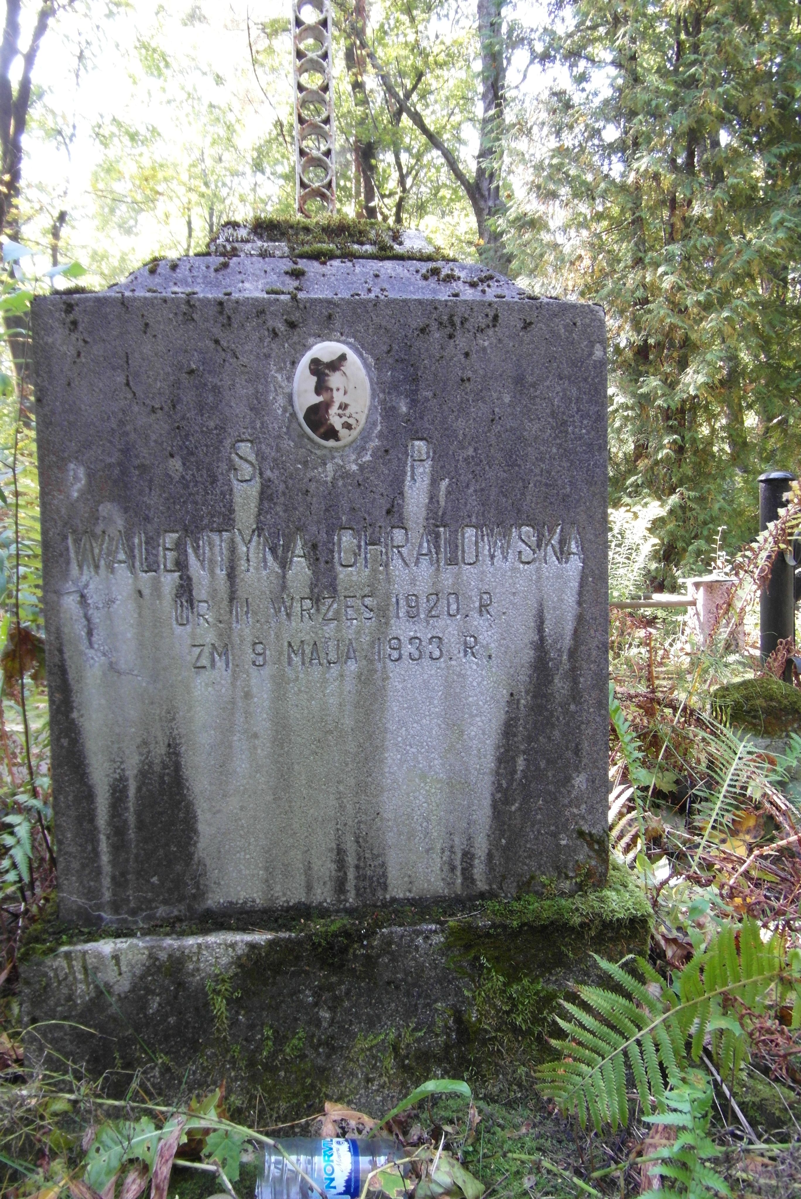 Tombstone of Valentina Chralovskaya, St Michael's cemetery in Riga, as of 2021.