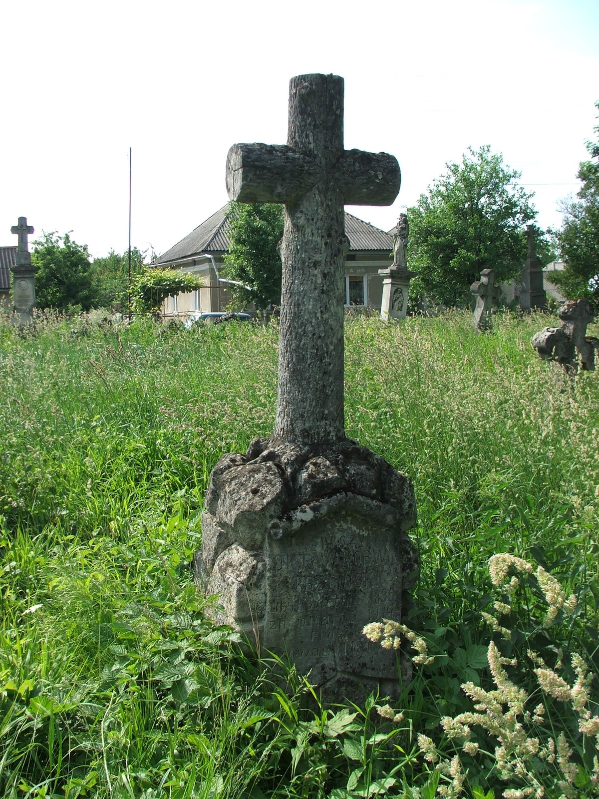 Nagrobek Oktawa Trzcińskiego, cmentarz w Zbarażu, stan z 2018