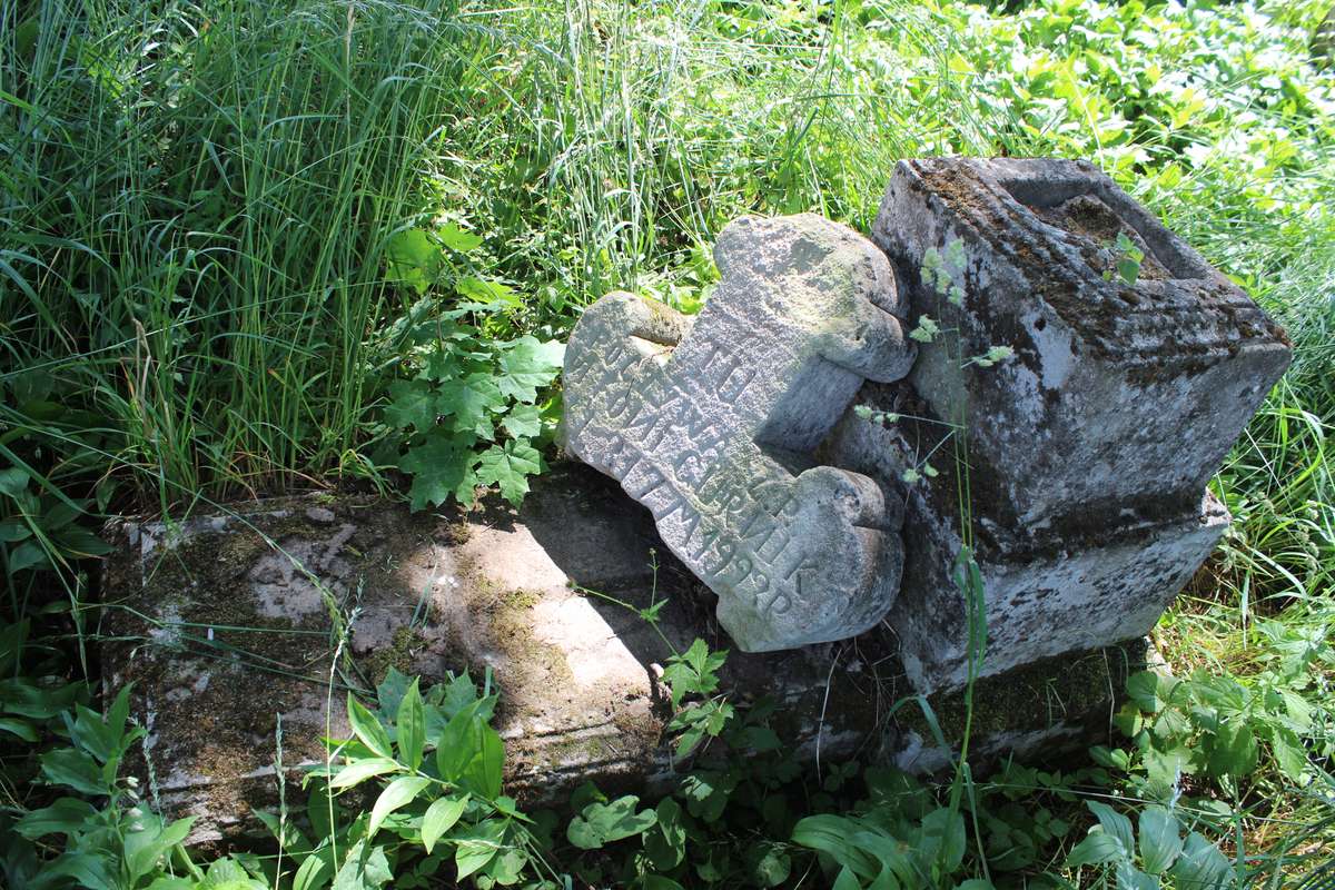 Nagrobek Antoniego Curnika, cmentarz w Zbarażu, stan z 2018
