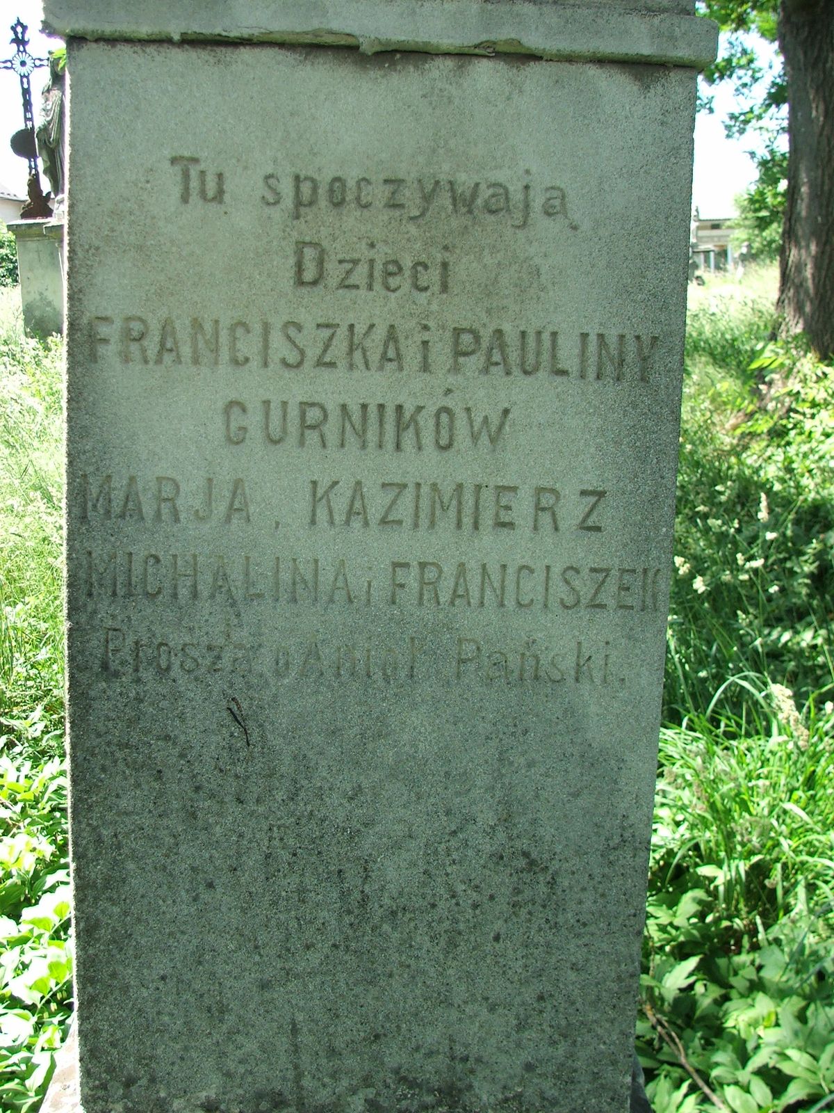 Fragment nagrobka rodziny Curnik, cmentarz w Zbarażu, stan z 2018