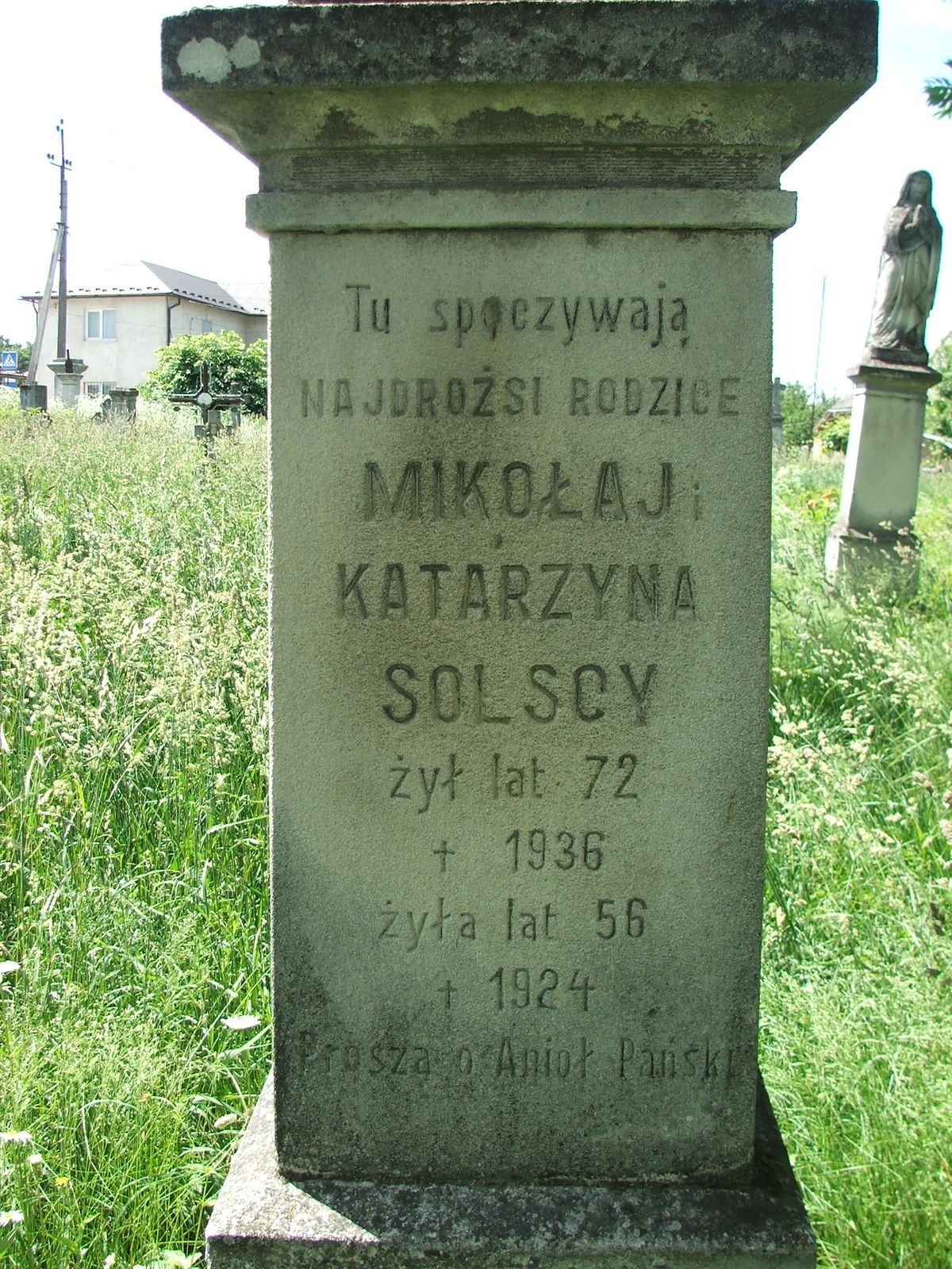 Fragment nagrobka Katarzyny i Mikołaja Solskich, cmentarz w Zbarażu, stan z 2018