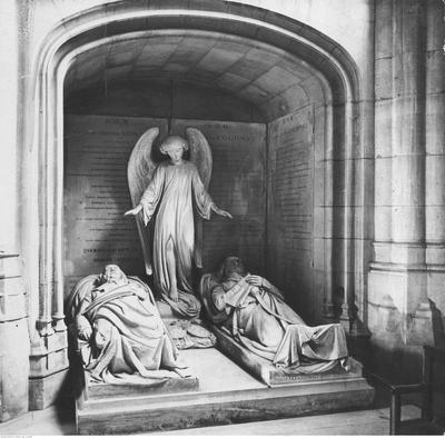 Fotografia przedstawiająca Cenotaf Karola Ottona Kniaziewicza i Juliana Ursyna Niemcewicza w kolegiacie św. Marcina  w Montmorency