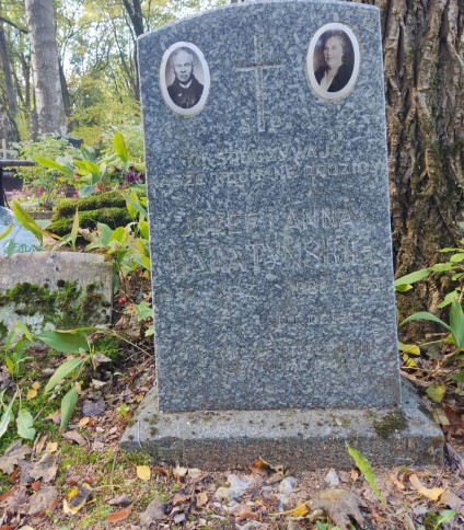 Nagrobek Józefa i Anny Abaratyńskich