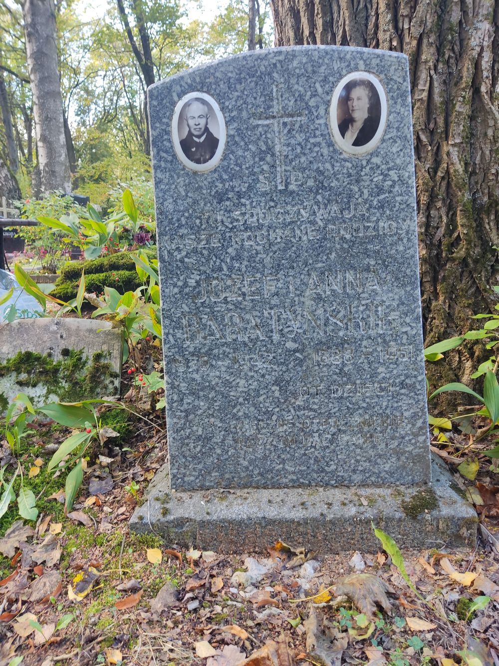 Tombstone of Joseph and Anna Abaratynski