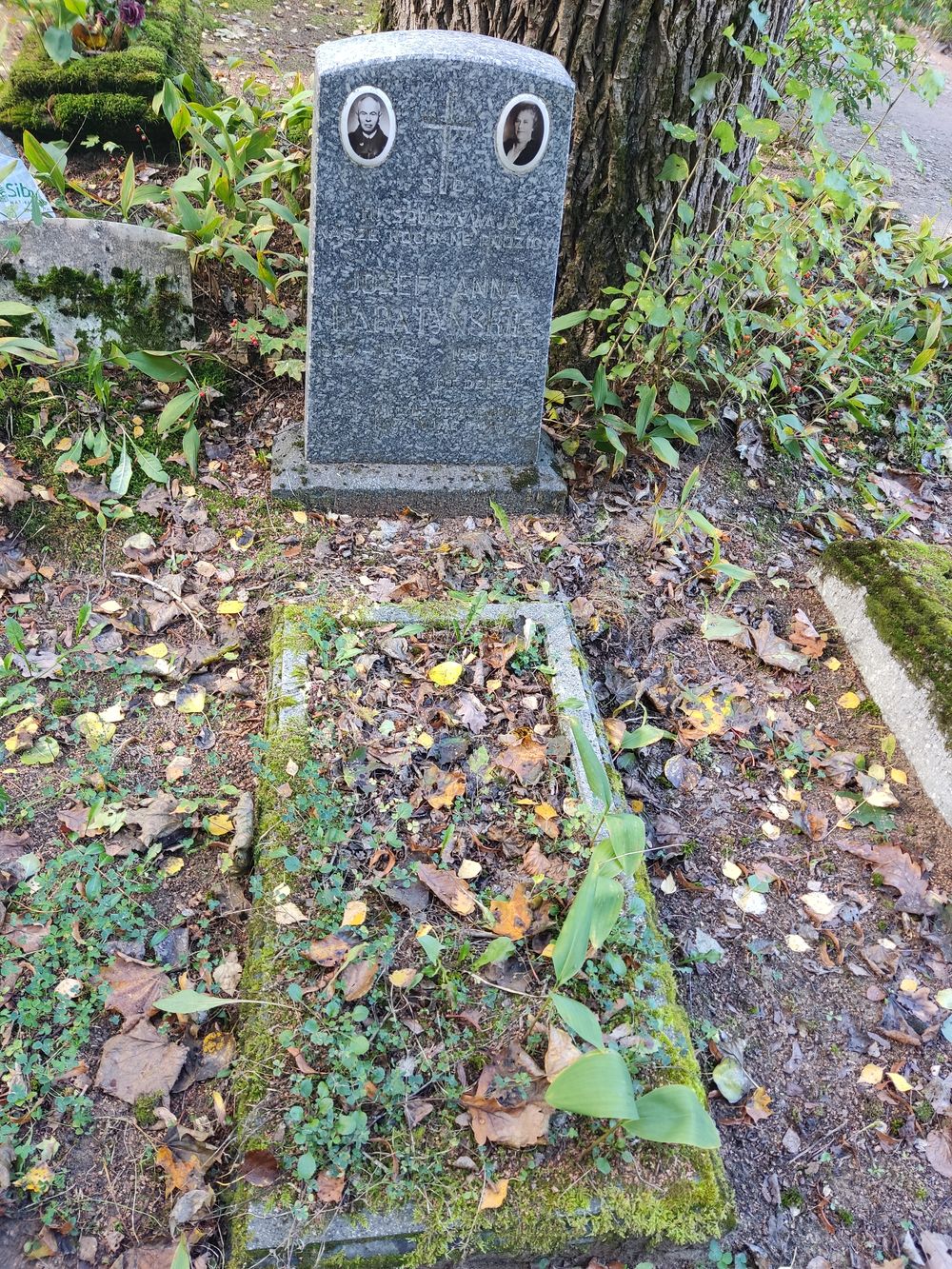 Tombstone of Joseph and Anna Abaratynski